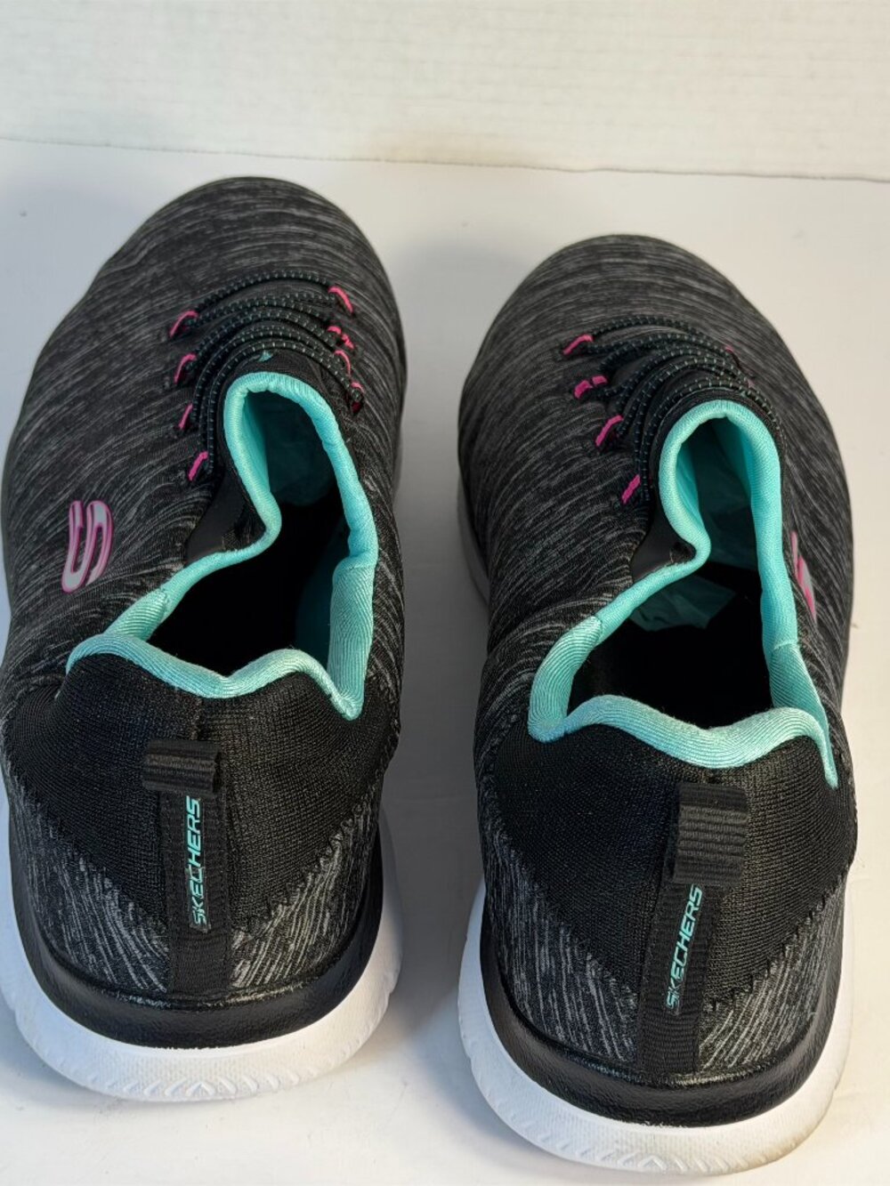 Women's size 11 skechers sneakers